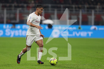2023-01-08 - Paulo Dybala of AS Roma in action during Serie A 2022/23 football match between AC Milan and AS Roma at San Siro Stadium, Milan, Italy on January 08, 2023 - AC MILAN VS AS ROMA - ITALIAN SERIE A - SOCCER