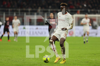 2023-01-08 - Tammy Abraham of AS Roma in action during Serie A 2022/23 football match between AC Milan and AS Roma at San Siro Stadium, Milan, Italy on January 08, 2023 - AC MILAN VS AS ROMA - ITALIAN SERIE A - SOCCER