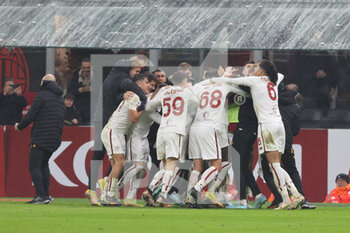 2023-01-08 - Tammy Abraham of AS Roma celebrates with his teammates after scoring a goal during Serie A 2022/23 football match between AC Milan and AS Roma at San Siro Stadium, Milan, Italy on January 08, 2023 - AC MILAN VS AS ROMA - ITALIAN SERIE A - SOCCER
