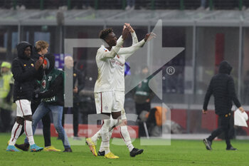 2023-01-08 - Tammy Abraham of AS Roma celebrates at the end of the match during Serie A 2022/23 football match between AC Milan and AS Roma at San Siro Stadium, Milan, Italy on January 08, 2023 - AC MILAN VS AS ROMA - ITALIAN SERIE A - SOCCER