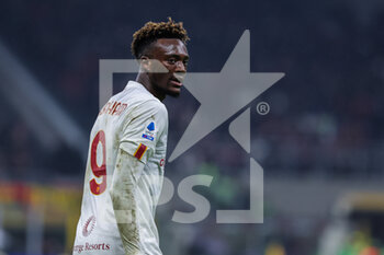 2023-01-08 - Tammy Abraham of AS Roma seen during Serie A 2022/23 football match between AC Milan and AS Roma at San Siro Stadium, Milan, Italy on January 08, 2023 - AC MILAN VS AS ROMA - ITALIAN SERIE A - SOCCER