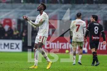 2023-01-08 - Tammy Abraham of AS Roma reacts during Serie A 2022/23 football match between AC Milan and AS Roma at San Siro Stadium, Milan, Italy on January 08, 2023 - AC MILAN VS AS ROMA - ITALIAN SERIE A - SOCCER