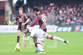 2023-01-08 - Nemanja Radonjic of Torino FC  and Antonio Candreva of US Salernitana  competes for the ball with during the friendly football match US Salernitana 1919 v FC Torino  at Arechi stadium  - US SALERNITANA VS TORINO FC - ITALIAN SERIE A - SOCCER