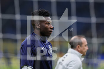 2023-01-14 - Andre Onana of FC Internazionale warms up during Serie A 2022/23 football match between FC Internazionale and Hellas Verona FC at Giuseppe Meazza Stadium, Milan, Italy on January 14, 2023 - INTER - FC INTERNAZIONALE VS HELLAS VERONA - ITALIAN SERIE A - SOCCER