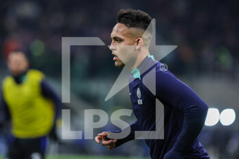 2023-01-14 - Lautaro Martinez of FC Internazionale warms up during Serie A 2022/23 football match between FC Internazionale and Hellas Verona FC at Giuseppe Meazza Stadium, Milan, Italy on January 14, 2023 - INTER - FC INTERNAZIONALE VS HELLAS VERONA - ITALIAN SERIE A - SOCCER
