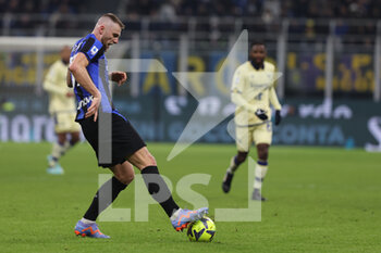 2023-01-14 - Milan Skriniar of FC Internazionale in action during Serie A 2022/23 football match between FC Internazionale and Hellas Verona FC at Giuseppe Meazza Stadium, Milan, Italy on January 14, 2023 - INTER - FC INTERNAZIONALE VS HELLAS VERONA - ITALIAN SERIE A - SOCCER