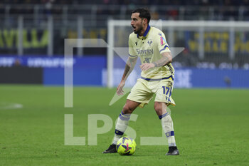 2023-01-14 - Federico Ceccherini of Hellas Verona FC in action during Serie A 2022/23 football match between FC Internazionale and Hellas Verona FC at Giuseppe Meazza Stadium, Milan, Italy on January 14, 2023 - INTER - FC INTERNAZIONALE VS HELLAS VERONA - ITALIAN SERIE A - SOCCER