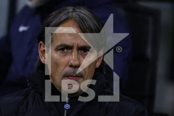 2023-01-14 - Simone Inzaghi Head Coach of FC Internazionale looks on during Serie A 2022/23 football match between FC Internazionale and Hellas Verona FC at Giuseppe Meazza Stadium, Milan, Italy on January 14, 2023 - INTER - FC INTERNAZIONALE VS HELLAS VERONA - ITALIAN SERIE A - SOCCER