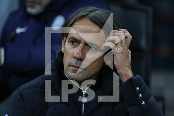 2023-01-14 - Simone Inzaghi Head Coach of FC Internazionale looks on during Serie A 2022/23 football match between FC Internazionale and Hellas Verona FC at Giuseppe Meazza Stadium, Milan, Italy on January 14, 2023 - INTER - FC INTERNAZIONALE VS HELLAS VERONA - ITALIAN SERIE A - SOCCER