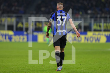 2023-01-14 - Milan Skriniar of FC Internazionale in action during Serie A 2022/23 football match between FC Internazionale and Hellas Verona FC at Giuseppe Meazza Stadium, Milan, Italy on January 14, 2023 - INTER - FC INTERNAZIONALE VS HELLAS VERONA - ITALIAN SERIE A - SOCCER