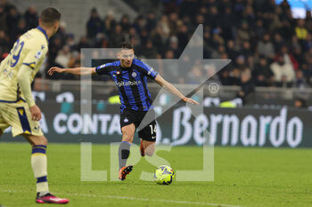 2023-01-14 - Kristjan Asllani of FC Internazionale in action during Serie A 2022/23 football match between FC Internazionale and Hellas Verona FC at Giuseppe Meazza Stadium, Milan, Italy on January 14, 2023 - INTER - FC INTERNAZIONALE VS HELLAS VERONA - ITALIAN SERIE A - SOCCER