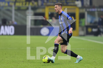 2023-01-14 - Robin Gosens of FC Internazionale in action during Serie A 2022/23 football match between FC Internazionale and Hellas Verona FC at Giuseppe Meazza Stadium, Milan, Italy on January 14, 2023 - INTER - FC INTERNAZIONALE VS HELLAS VERONA - ITALIAN SERIE A - SOCCER
