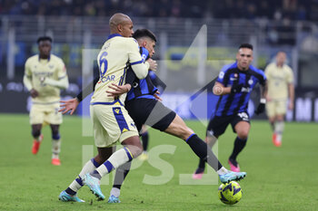 2023-01-14 - Joaquin Correa of FC Internazionalecompetes for the ball with Isak Hien of Hellas Verona FC  during Serie A 2022/23 football match between FC Internazionale and Hellas Verona FC at Giuseppe Meazza Stadium, Milan, Italy on January 14, 2023 - INTER - FC INTERNAZIONALE VS HELLAS VERONA - ITALIAN SERIE A - SOCCER