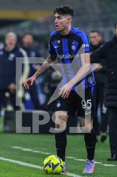 2023-01-14 - Alessandro Bastoni of FC Internazionale in action during Serie A 2022/23 football match between FC Internazionale and Hellas Verona FC at Giuseppe Meazza Stadium, Milan, Italy on January 14, 2023 - INTER - FC INTERNAZIONALE VS HELLAS VERONA - ITALIAN SERIE A - SOCCER