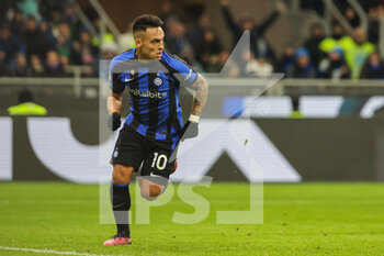 2023-01-14 - Lautaro Martinez of FC Internazionale in action during Serie A 2022/23 football match between FC Internazionale and Hellas Verona FC at Giuseppe Meazza Stadium, Milan, Italy on January 14, 2023 - INTER - FC INTERNAZIONALE VS HELLAS VERONA - ITALIAN SERIE A - SOCCER