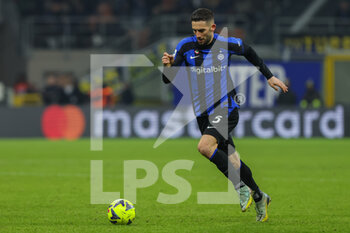 2023-01-14 - Roberto Gagliardini of FC Internazionale in action during Serie A 2022/23 football match between FC Internazionale and Hellas Verona FC at Giuseppe Meazza Stadium, Milan, Italy on January 14, 2023 - INTER - FC INTERNAZIONALE VS HELLAS VERONA - ITALIAN SERIE A - SOCCER