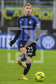 2023-01-14 - Nicolo Barella of FC Internazionale in action during Serie A 2022/23 football match between FC Internazionale and Hellas Verona FC at Giuseppe Meazza Stadium, Milan, Italy on January 14, 2023 - INTER - FC INTERNAZIONALE VS HELLAS VERONA - ITALIAN SERIE A - SOCCER