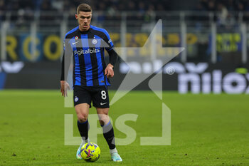 2023-01-14 - Robin Gosens of FC Internazionale in action during Serie A 2022/23 football match between FC Internazionale and Hellas Verona FC at Giuseppe Meazza Stadium, Milan, Italy on January 14, 2023 - INTER - FC INTERNAZIONALE VS HELLAS VERONA - ITALIAN SERIE A - SOCCER