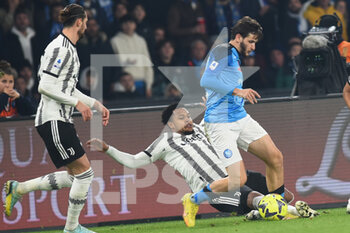 2023-01-13 - Khvicha Kvaratskhelia of SSC Napoli  competes for the ball with Weston Mickennie of Juventus FC during the Serie A match between SSC Napoli v Juventus FC  at  Stadio Diego Armando Maradona  - SSC NAPOLI VS JUVENTUS FC - ITALIAN SERIE A - SOCCER
