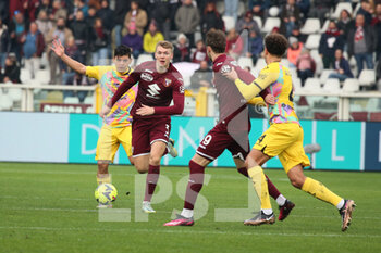 2023-01-15 - Perr Schuurs (Torino FC) in action in the midfield - TORINO FC VS SPEZIA CALCIO - ITALIAN SERIE A - SOCCER