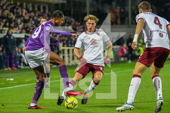 2023-01-21 - Fiorentina's Christian Kouame fights for the ball against Torino's Mergin Vojvoda - ACF FIORENTINA VS TORINO FC - ITALIAN SERIE A - SOCCER