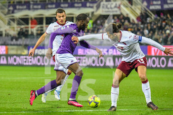 2023-01-21 - Fiorentina's Jonathan Ikoné hampered by Torino's Ricardo Rodriguez and Torino's Alessandro Buongiorno - ACF FIORENTINA VS TORINO FC - ITALIAN SERIE A - SOCCER