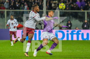 2023-01-21 - Fiorentina's Igor thwarted by Torino's Demba Seck - ACF FIORENTINA VS TORINO FC - ITALIAN SERIE A - SOCCER