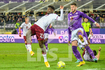 2023-01-21 - Torino's Michel Adopo shots on goal - ACF FIORENTINA VS TORINO FC - ITALIAN SERIE A - SOCCER