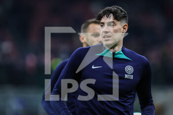 23/01/2023 - Alessandro Bastoni of FC Internazionale warms up during Serie A 2022/23 football match between FC Internazionale and Empoli FC at Giuseppe Meazza Stadium, Milan, Italy on January 23, 2023 - INTER - FC INTERNAZIONALE VS EMPOLI FC - SERIE A - CALCIO