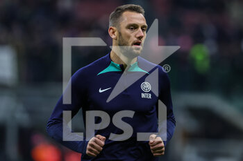23/01/2023 - Stefan De Vrij of FC Internazionale warms up during Serie A 2022/23 football match between FC Internazionale and Empoli FC at Giuseppe Meazza Stadium, Milan, Italy on January 23, 2023 - INTER - FC INTERNAZIONALE VS EMPOLI FC - SERIE A - CALCIO