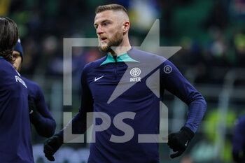 23/01/2023 - Milan Skriniar of FC Internazionale warms up during Serie A 2022/23 football match between FC Internazionale and Empoli FC at Giuseppe Meazza Stadium, Milan, Italy on January 23, 2023 - INTER - FC INTERNAZIONALE VS EMPOLI FC - SERIE A - CALCIO