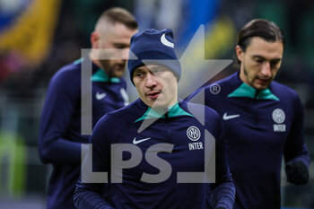 23/01/2023 - Nicolo Barella of FC Internazionale warms up during Serie A 2022/23 football match between FC Internazionale and Empoli FC at Giuseppe Meazza Stadium, Milan, Italy on January 23, 2023 - INTER - FC INTERNAZIONALE VS EMPOLI FC - SERIE A - CALCIO