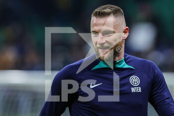 23/01/2023 - Milan Skriniar of FC Internazionale warms up during Serie A 2022/23 football match between FC Internazionale and Empoli FC at Giuseppe Meazza Stadium, Milan, Italy on January 23, 2023 - INTER - FC INTERNAZIONALE VS EMPOLI FC - SERIE A - CALCIO