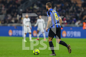 23/01/2023 - Stefan De Vrij of FC Internazionale in action during Serie A 2022/23 football match between FC Internazionale and Empoli FC at Giuseppe Meazza Stadium, Milan, Italy on January 23, 2023 - INTER - FC INTERNAZIONALE VS EMPOLI FC - SERIE A - CALCIO