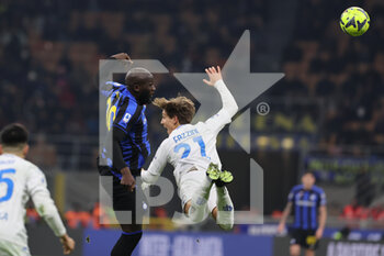 23/01/2023 - Romelu Lukaku of FC Internazionale competes for the ball with Jacopo Fazzini of Empoli FC during Serie A 2022/23 football match between FC Internazionale and Empoli FC at Giuseppe Meazza Stadium, Milan, Italy on January 23, 2023 - INTER - FC INTERNAZIONALE VS EMPOLI FC - SERIE A - CALCIO