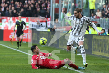 2023-01-29 - Adrien Rabiot (Juventus FC) in action against Armando Izzo (AC Monza) - JUVENTUS FC VS AC MONZA - ITALIAN SERIE A - SOCCER