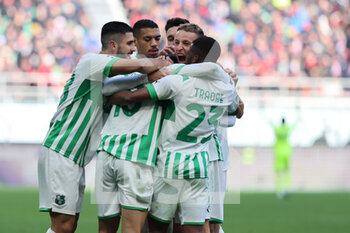 2023-01-29 - Domenico Berardi of US Sassuolo celebrates with his teammates after scoring a goal during Serie A 2022/23 football match between AC Milan and US Sassuolo at San Siro Stadium, Milan, Italy on January 29, 2023 - AC MILAN VS US SASSUOLO - ITALIAN SERIE A - SOCCER