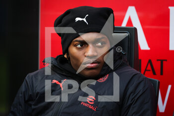2023-01-29 - Rafael Leao of AC Milan in the bench looks on during Serie A 2022/23 football match between AC Milan and US Sassuolo at San Siro Stadium, Milan, Italy on January 29, 2023 - AC MILAN VS US SASSUOLO - ITALIAN SERIE A - SOCCER
