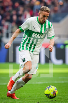 2023-01-29 - Davide Frattesi of US Sassuolo in action during Serie A 2022/23 football match between AC Milan and US Sassuolo at San Siro Stadium, Milan, Italy on January 29, 2023 - AC MILAN VS US SASSUOLO - ITALIAN SERIE A - SOCCER
