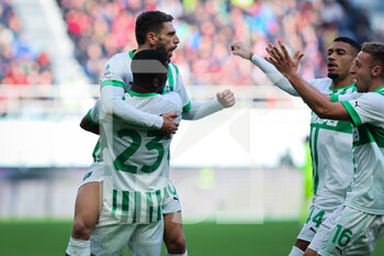 2023-01-29 - Domenico Berardi of US Sassuolo celebrates with his teammates after scoring a goal during Serie A 2022/23 football match between AC Milan and US Sassuolo at San Siro Stadium, Milan, Italy on January 29, 2023 - AC MILAN VS US SASSUOLO - ITALIAN SERIE A - SOCCER