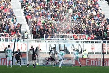 2023-01-29 - Armand Lauriente of US Sassuolo scores a penalty during Serie A 2022/23 football match between AC Milan and US Sassuolo at San Siro Stadium, Milan, Italy on January 29, 2023 - AC MILAN VS US SASSUOLO - ITALIAN SERIE A - SOCCER