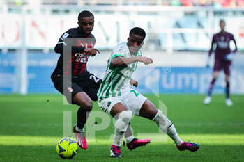 2023-01-29 - Hamed Junior Traore of US Sassuolo competes for the ball with Pierre Kalulu of AC Milan during Serie A 2022/23 football match between AC Milan and US Sassuolo at San Siro Stadium, Milan, Italy on January 29, 2023 - AC MILAN VS US SASSUOLO - ITALIAN SERIE A - SOCCER