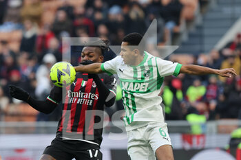 2023-01-29 - Rafael Leao of AC Milan competes for the ball with Rogerio of US Sassuolo during Serie A 2022/23 football match between AC Milan and US Sassuolo at San Siro Stadium, Milan, Italy on January 29, 2023 - AC MILAN VS US SASSUOLO - ITALIAN SERIE A - SOCCER