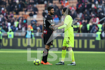 2023-01-29 - Olivier Giroud of AC Milan fair play with Andrea Consigli of US Sassuolo during Serie A 2022/23 football match between AC Milan and US Sassuolo at San Siro Stadium, Milan, Italy on January 29, 2023 - AC MILAN VS US SASSUOLO - ITALIAN SERIE A - SOCCER