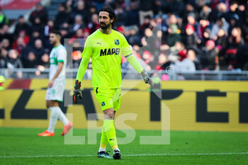 2023-01-29 - Andrea Consigli of US Sassuolo looks on during Serie A 2022/23 football match between AC Milan and US Sassuolo at San Siro Stadium, Milan, Italy on January 29, 2023 - AC MILAN VS US SASSUOLO - ITALIAN SERIE A - SOCCER