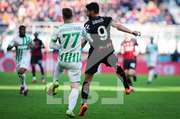 2023-01-29 - Olivier Giroud of AC Milan competes for the ball with Georgios Kyriakopoulos of US Sassuolo during Serie A 2022/23 football match between AC Milan and US Sassuolo at San Siro Stadium, Milan, Italy on January 29, 2023 - AC MILAN VS US SASSUOLO - ITALIAN SERIE A - SOCCER