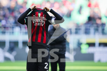 2023-01-29 - Davide Calabria of AC Milan leaves the pitch during Serie A 2022/23 football match between AC Milan and US Sassuolo at San Siro Stadium, Milan, Italy on January 29, 2023 - AC MILAN VS US SASSUOLO - ITALIAN SERIE A - SOCCER