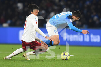 2023-01-29 - Chris Smalling of AS Roma  competes for the ball with Giovanni Simeone of SSC Napoli  during the Serie A  match between SSC Napoli v AS Roma  at Stadio Diego Armando Maradona - SSC NAPOLI VS AS ROMA - ITALIAN SERIE A - SOCCER