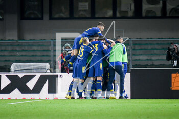 2023-02-06 - Verona's Cyril Ngonge celebrates after scoring a goal with teammates - HELLAS VERONA FC VS SS LAZIO - ITALIAN SERIE A - SOCCER