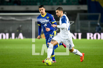 2023-02-06 - Lazio's Mattia Zaccagni in action against Verona's Fabio Depaoli - HELLAS VERONA FC VS SS LAZIO - ITALIAN SERIE A - SOCCER